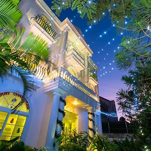 https://vaia-boutique-hotel-hoian.hotelsofhoian.com